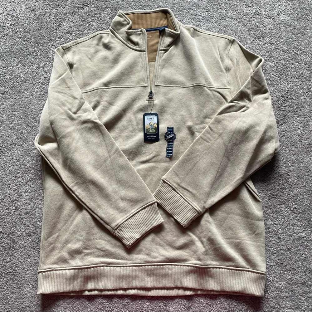 NWT Men’s Arrow Pullover